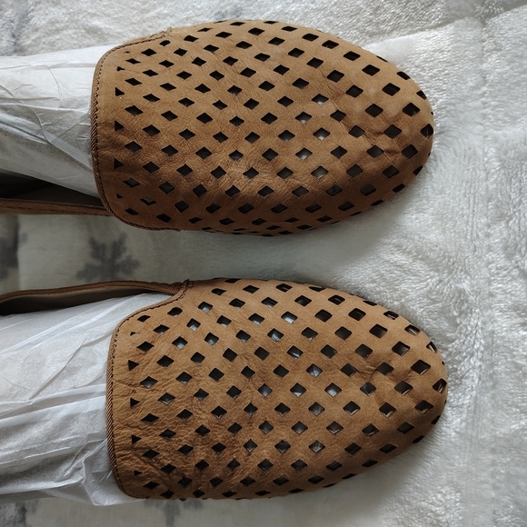 Franco Sarto Zerbino Tan Loafers with laser Cut Detail 9.5 - Picture 7 of 8